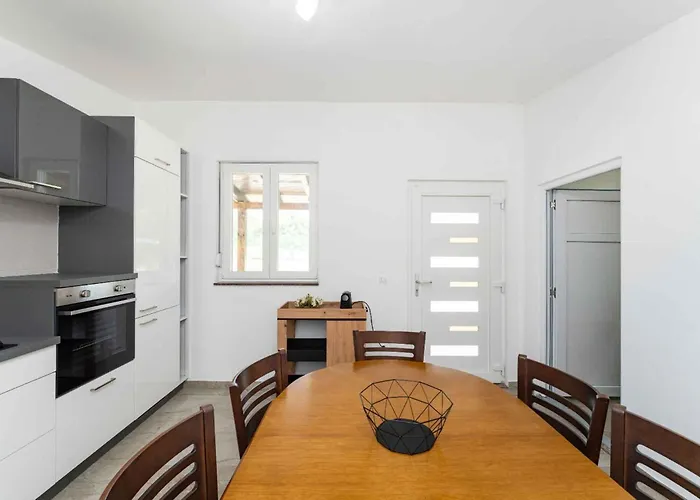 With Pool In 54923 Posedarje