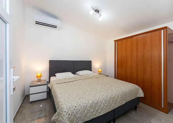 Nyaraló With Pool In 54923