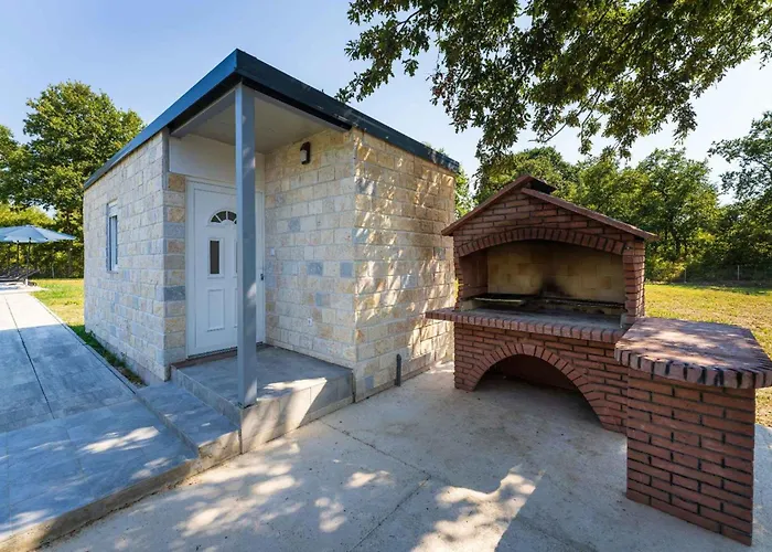 With Pool In 54923 Nyaraló