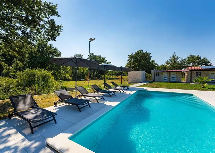 With Pool In 54923 *