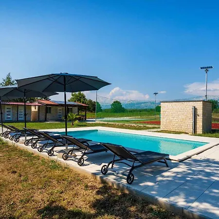 With Pool In 54923 Semesterbostad *