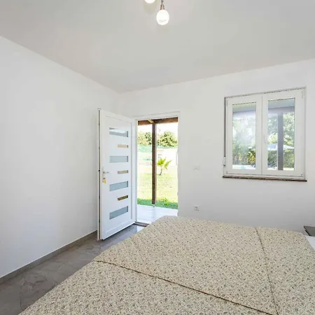 Semesterbostad With Pool In 54923