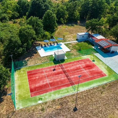 Semesterbostad With Pool In 54923