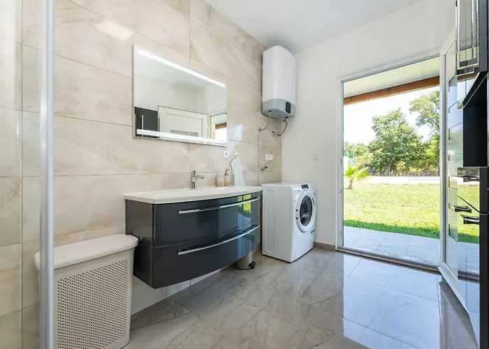 With Pool In 54923 *