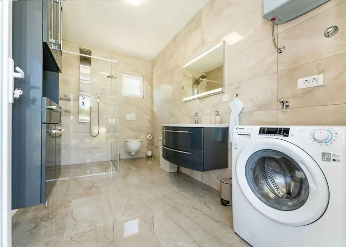 With Pool In 54923 *