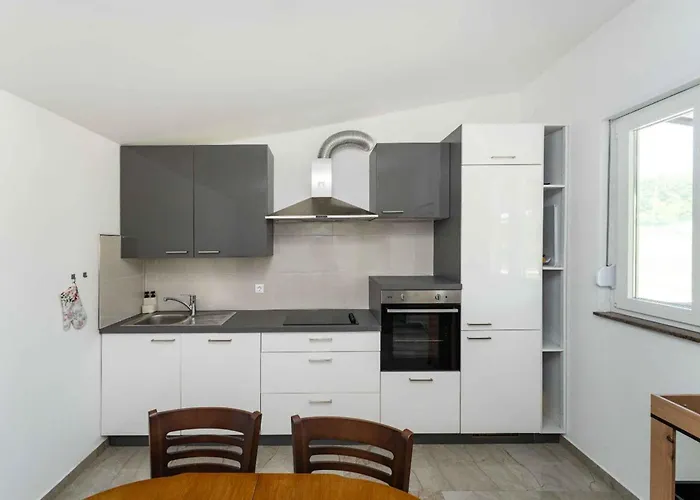 With Pool In 54923 * Posedarje