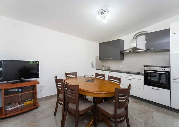 Semesterbostad With Pool In 54923 *