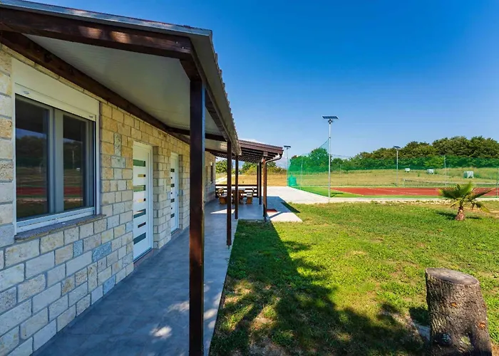 With Pool In 54923 * Posedarje