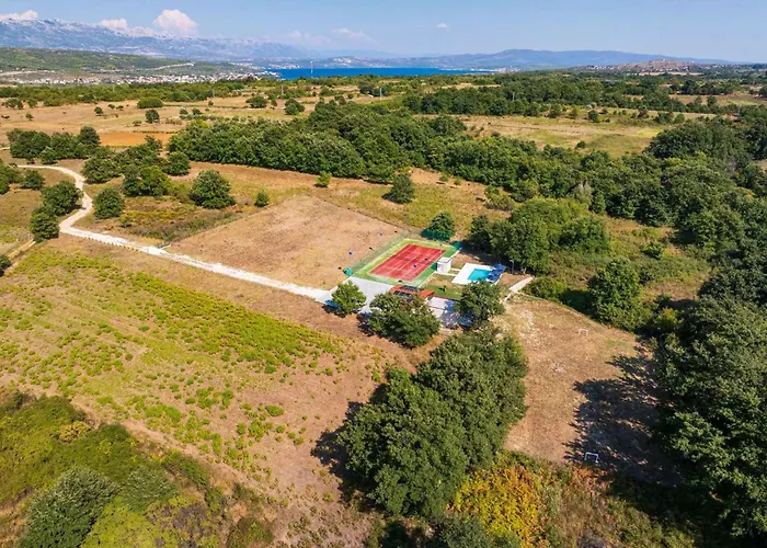 Vikendica With Pool In 54923 *